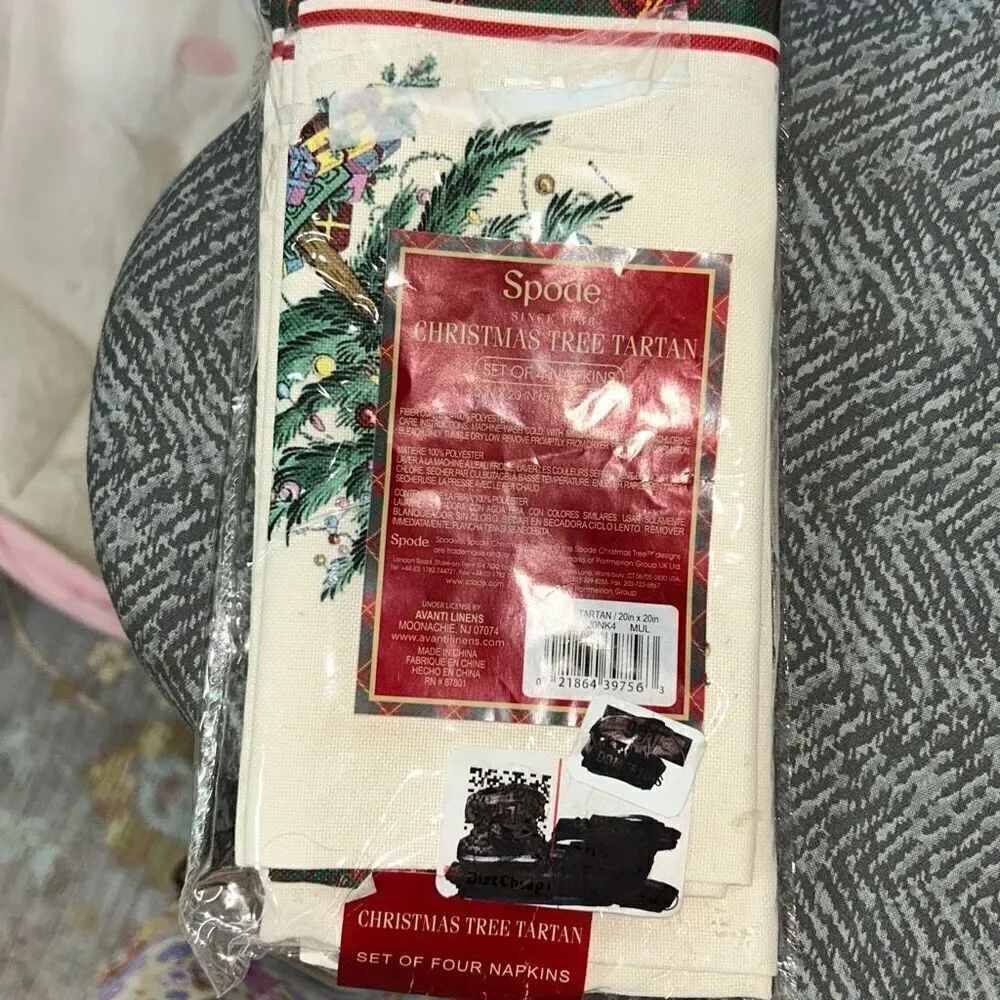 Spode Christmas Napkins Set of 4 Festive Holiday Table Linens Iconic Tree Design